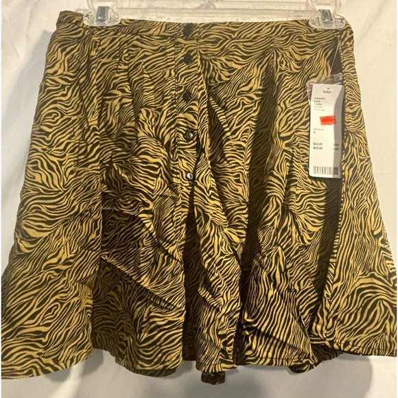 URBAN animal print lined button down skater skirt Small NWT - Picture 1 of 2